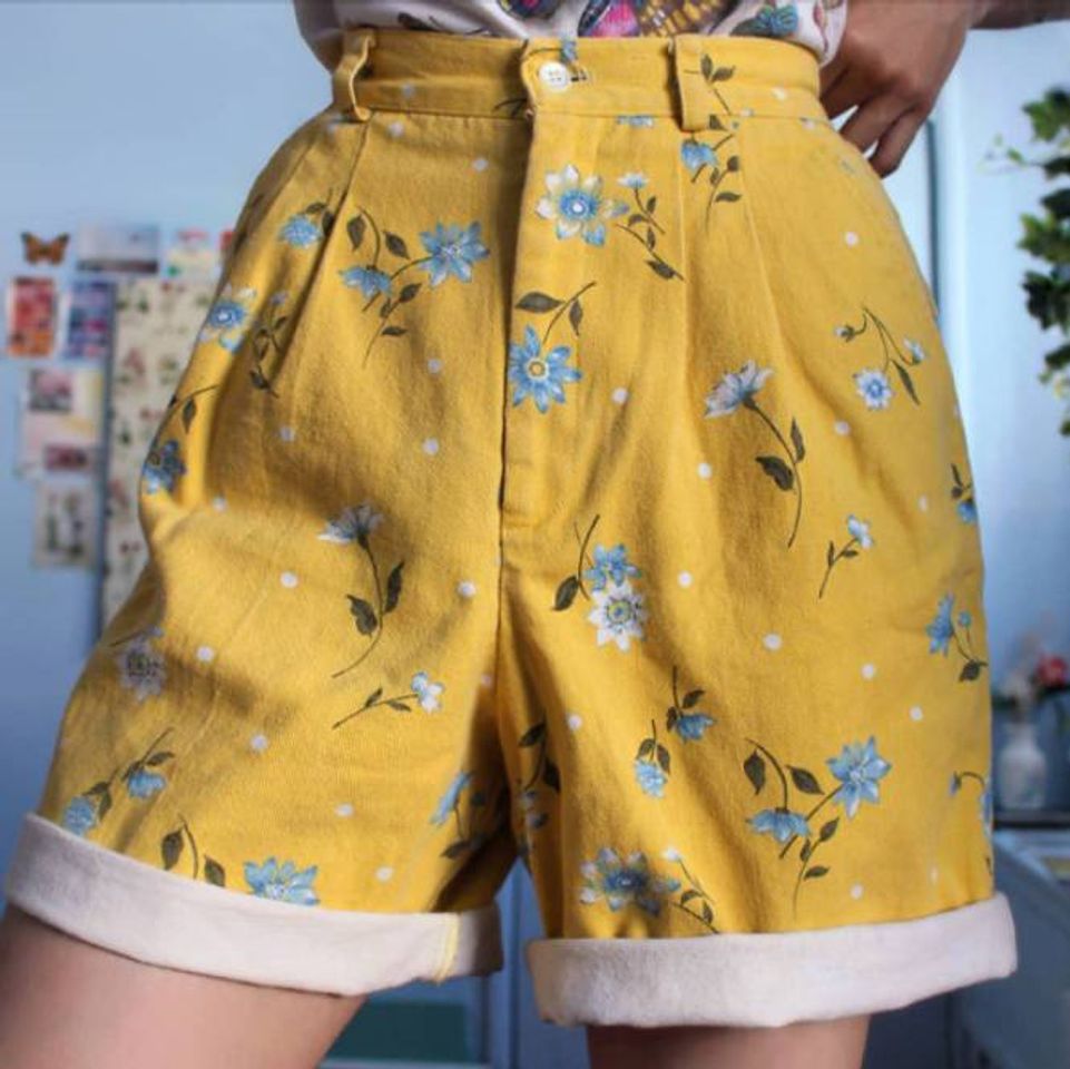 Moda Shorts Amarelo Florido🌻