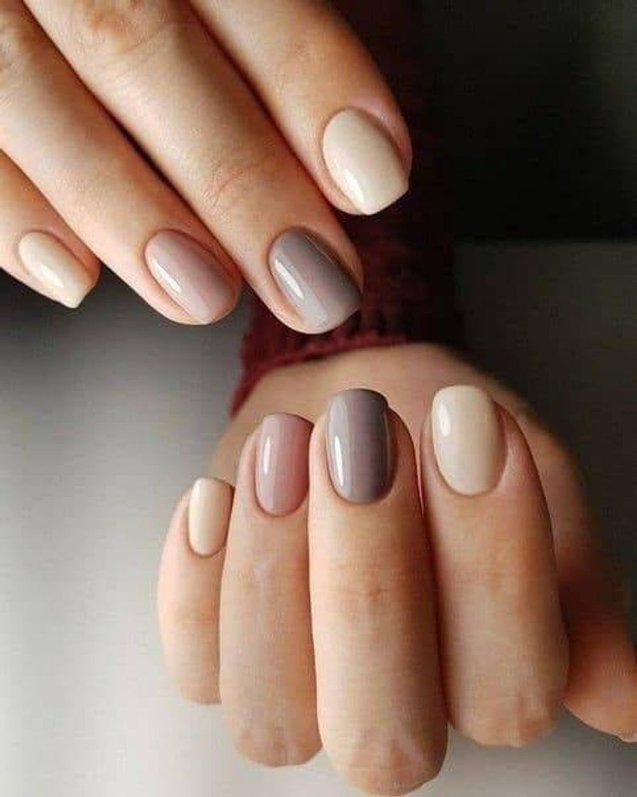 Fashion Um charme nas unhas naturais