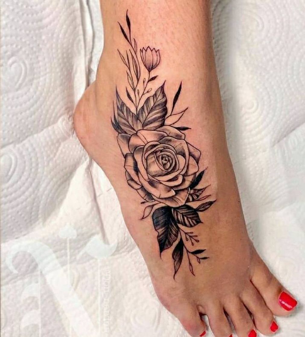 Fashion Tatuagem no pé 