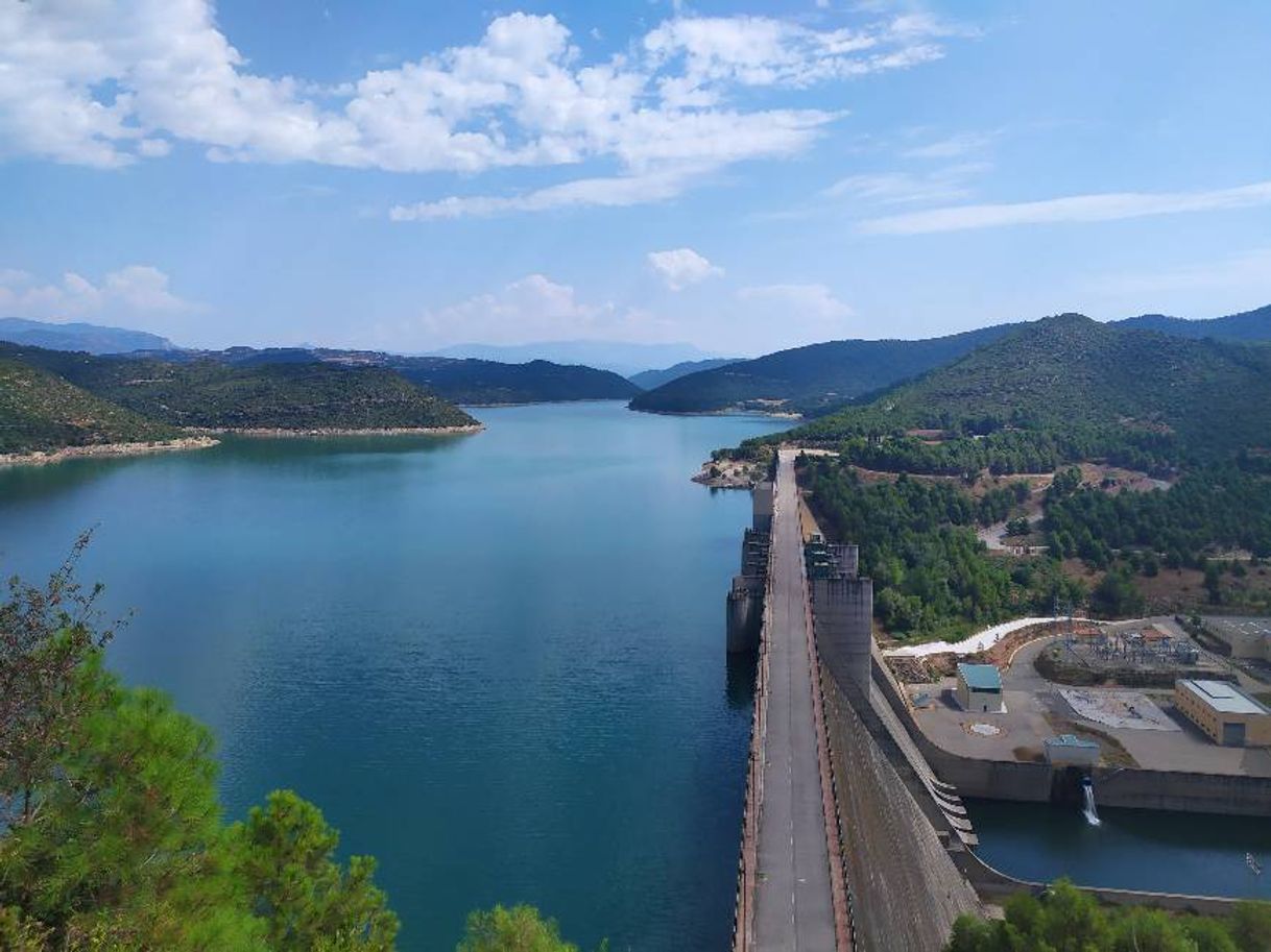 Lugares Embalse de Rialb