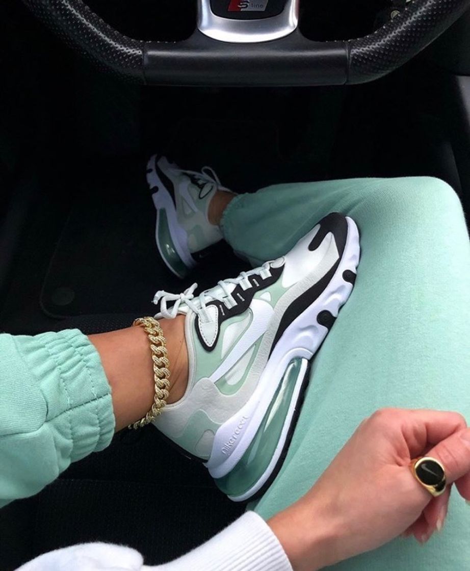 Social Air Max 270
