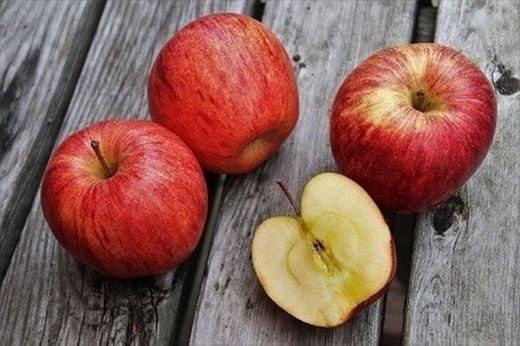 Los beneficios de comer una manzana al día 