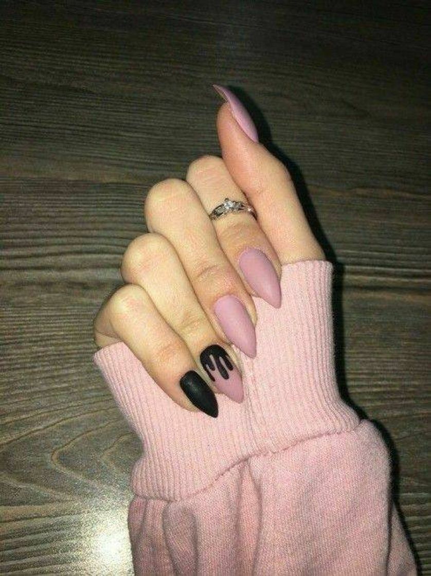 Moda unhas rosa com preto 