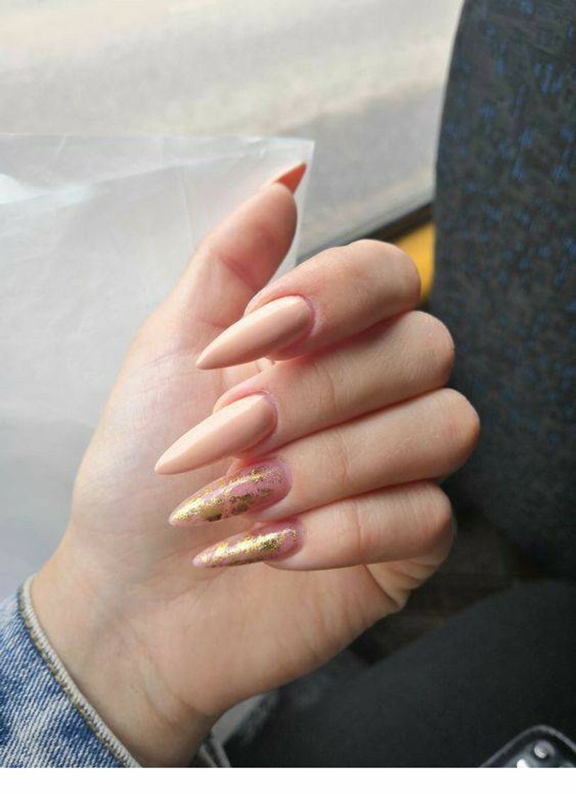 Moda unhas nude com brilho 