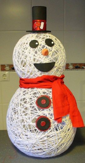 Boneco de neve feito com lã