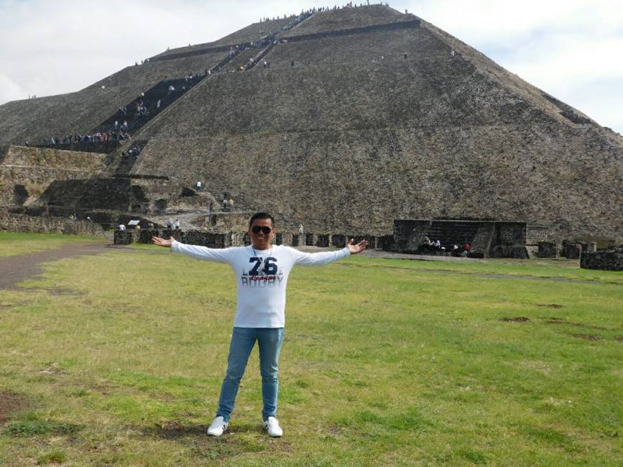 Place Piramides De Teotihuacan