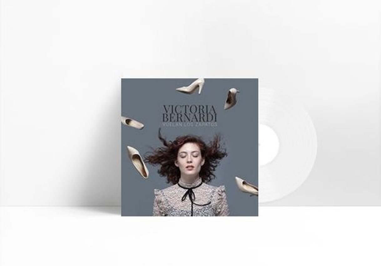 Victoria Bernardi - Vuelan los zapatos