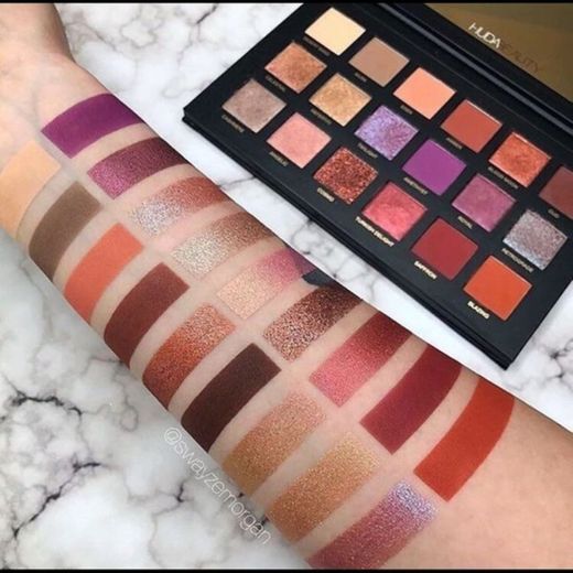 HUDA BEAUTY Desert Dusk Eyeshadow Palette