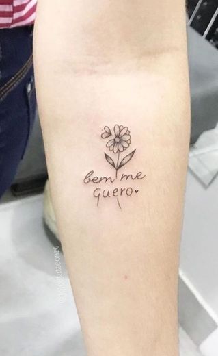 Tattoo bem me quero 🌻
