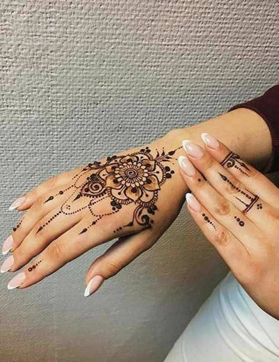 Tattoo nas mãos 