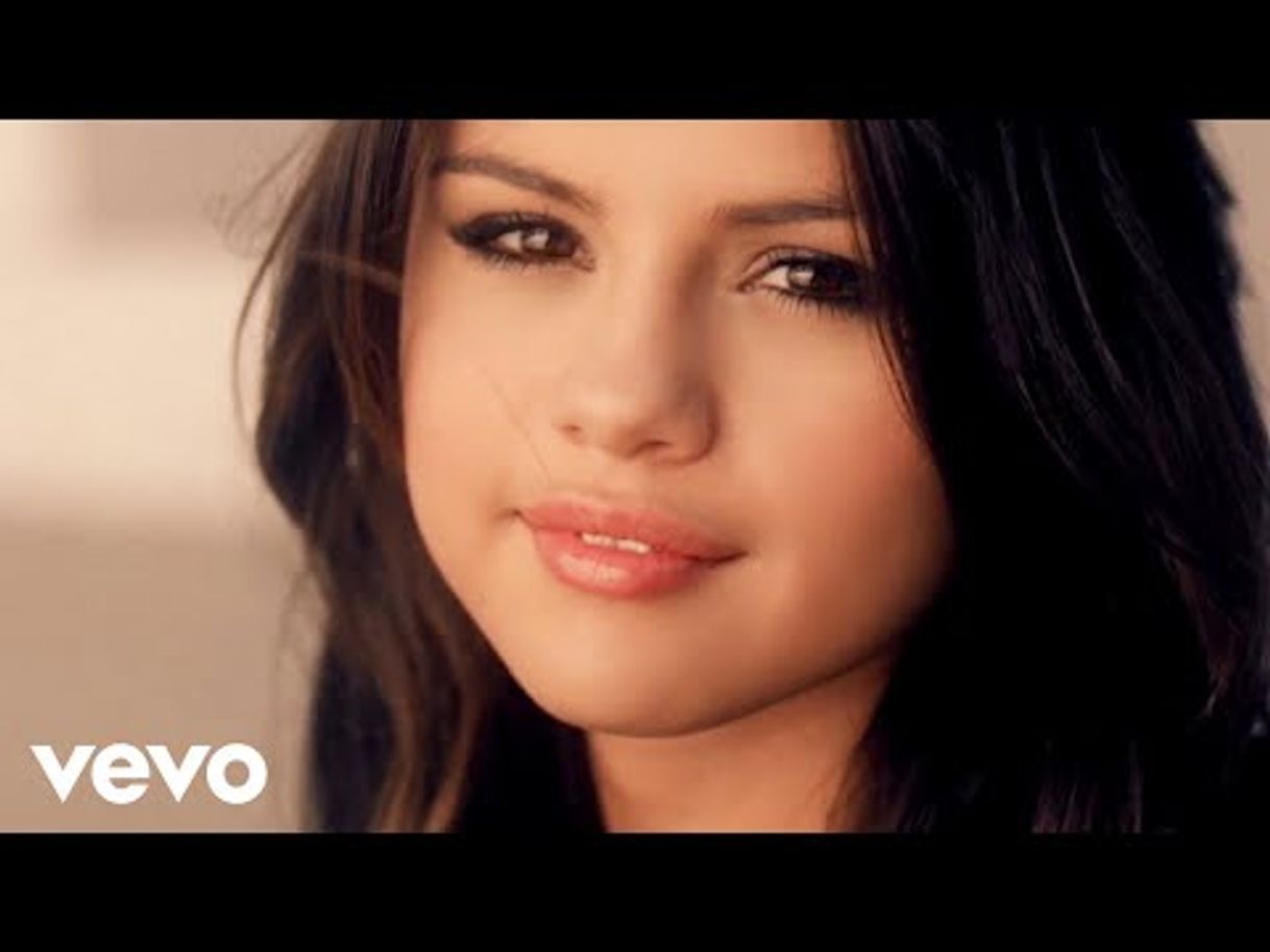 Fashion Selena Gomez & The Scene - Who Says 