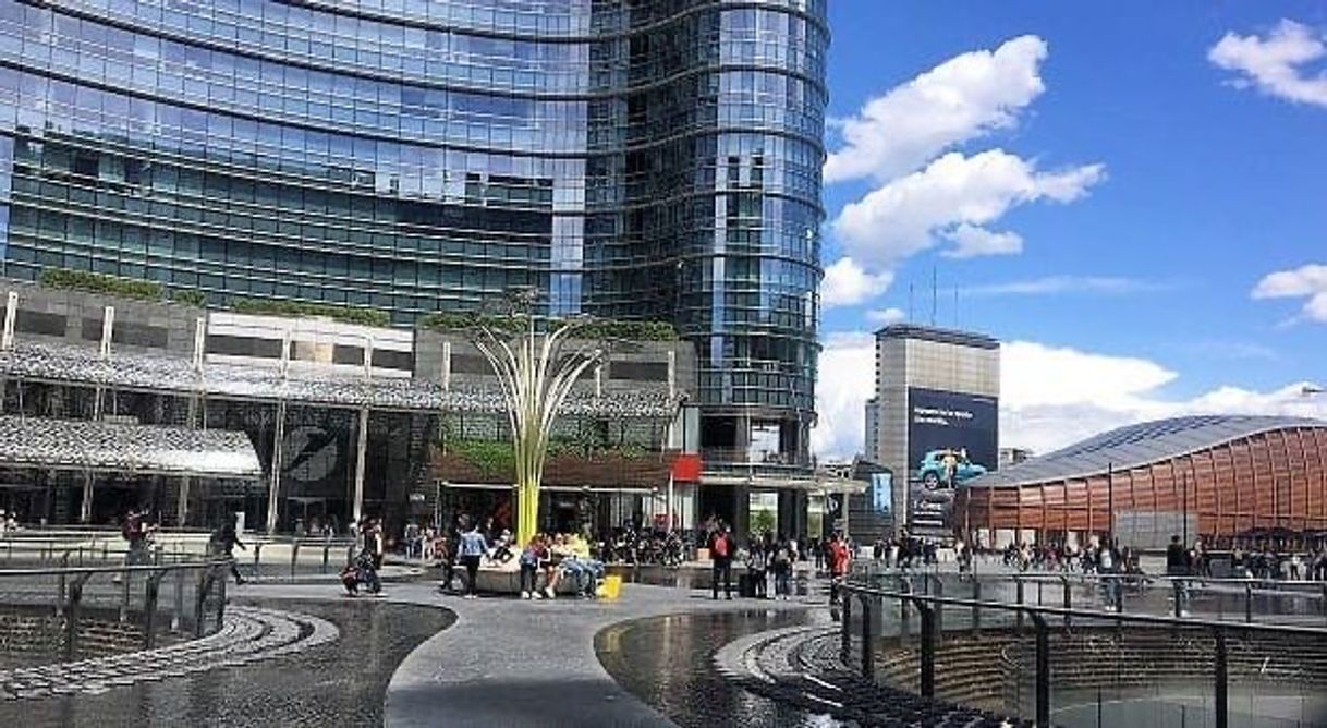 Place Piazza Gae Aulenti