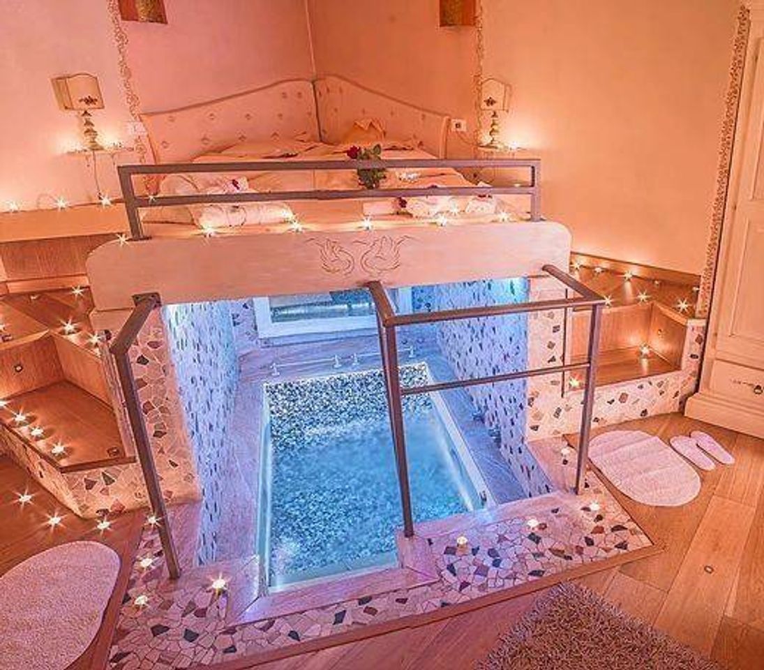 Fashion Quarto com piscina e iluminação 