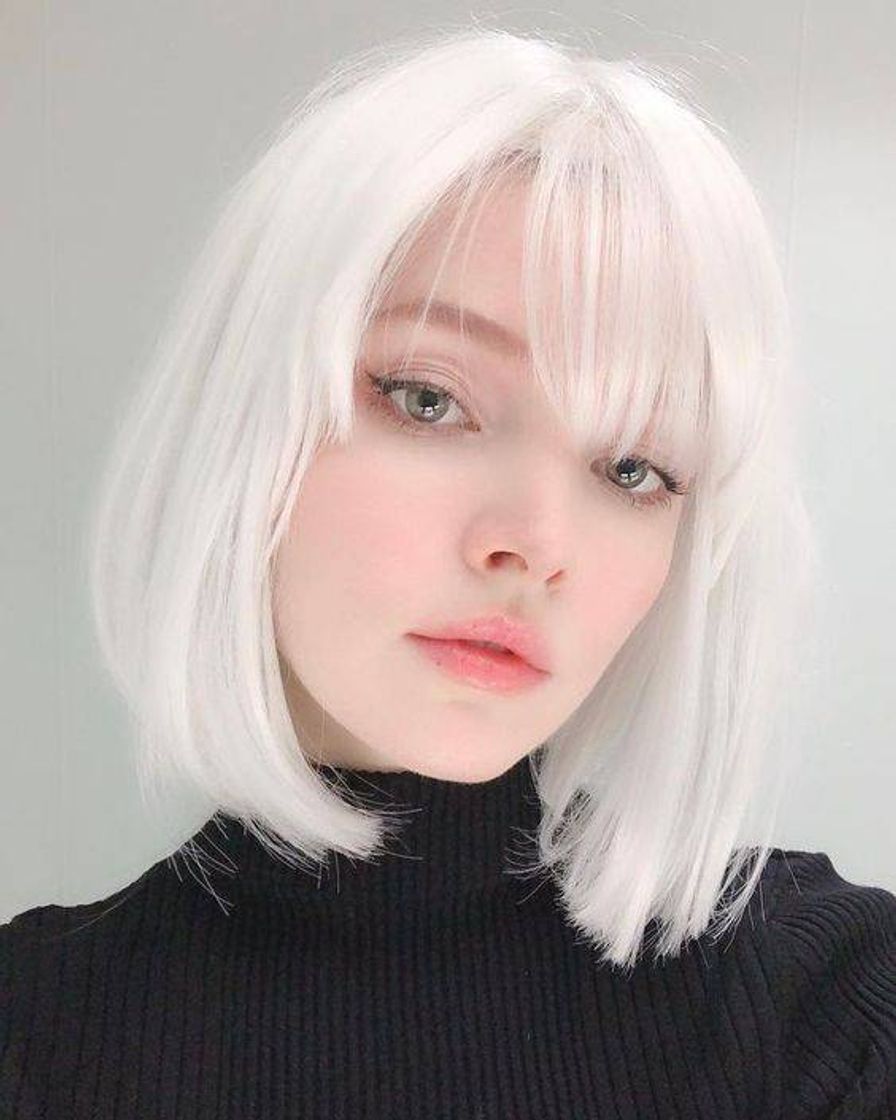 Fashion short hair painted white