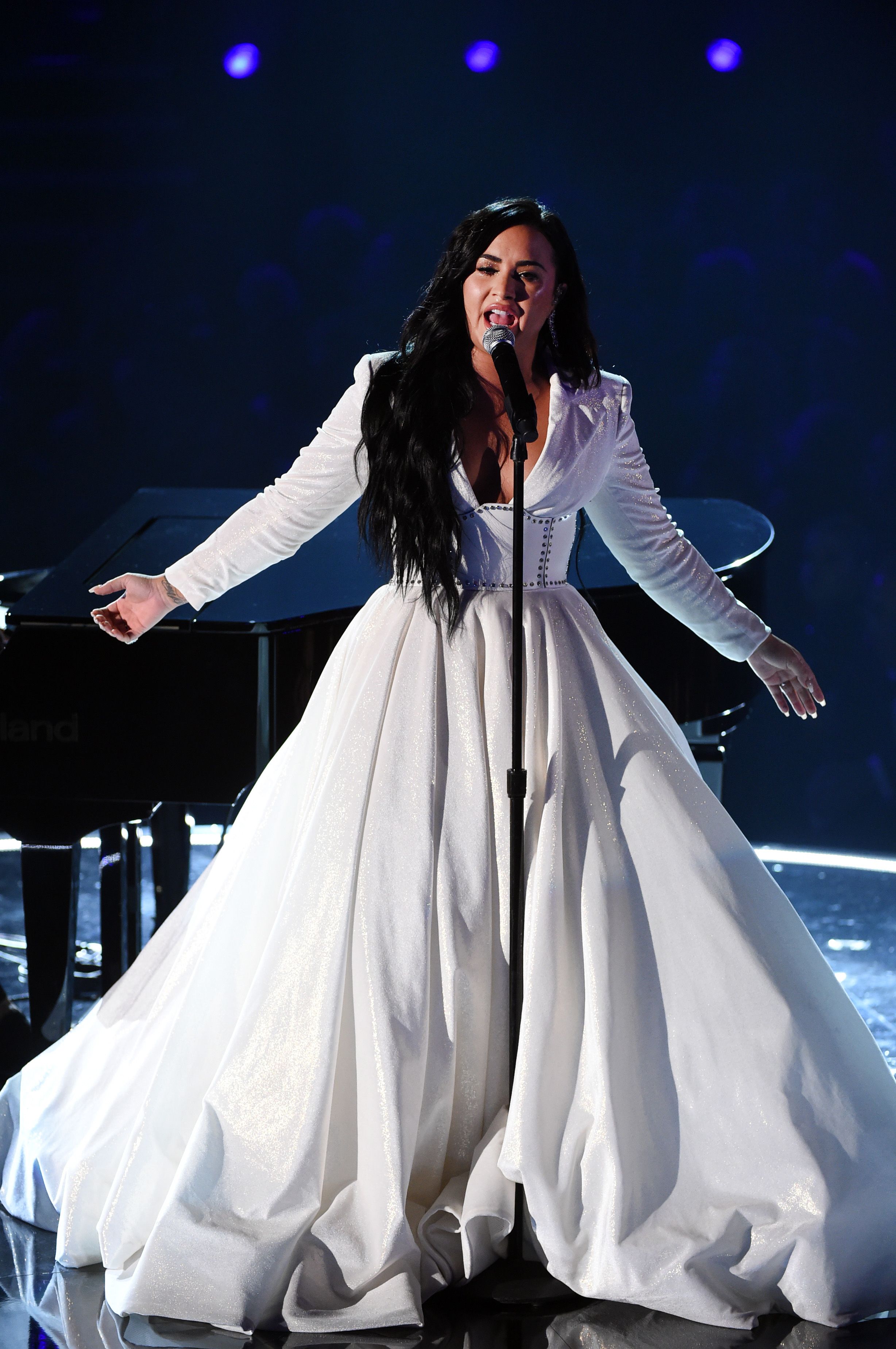 Fashion Demi Lovato - Anyone(performance Grammy Awards)