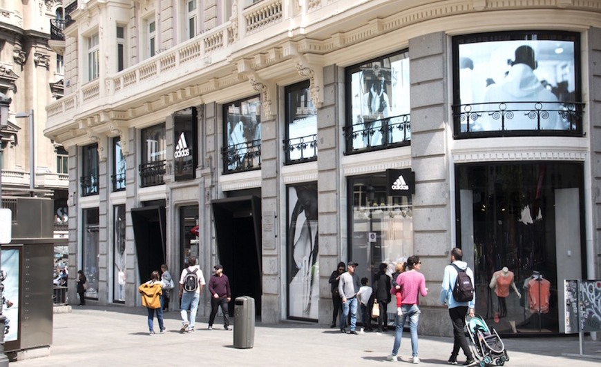Place ADIDAS