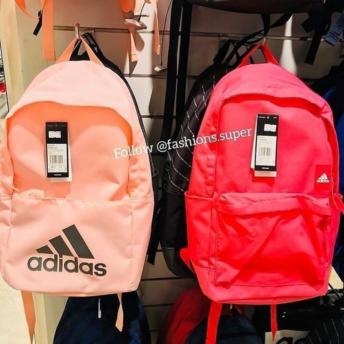 Products Mochila da Adidas e uma mochila rosa forte 