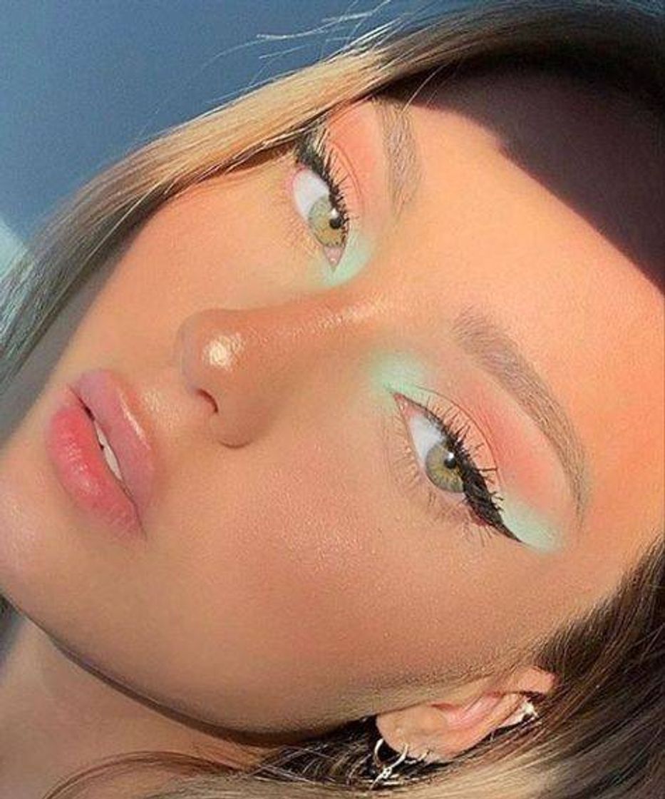 Fashion glowing skin makeup.