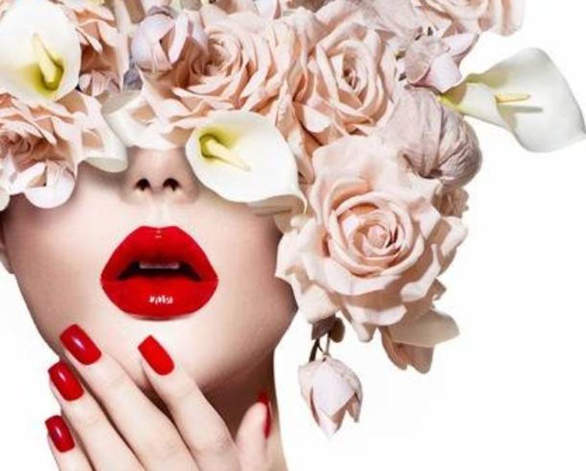 Moda Labios y uñas rojas. Nunca pasa de modo