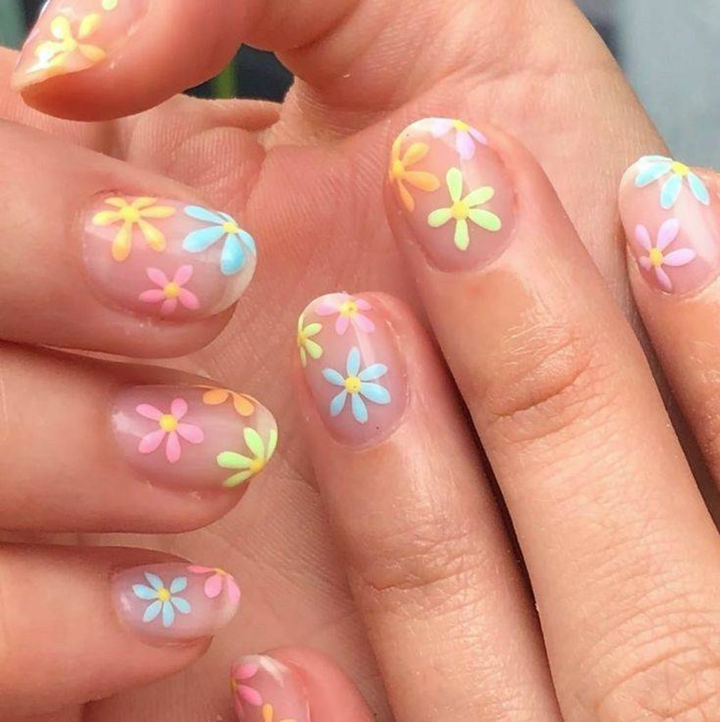 Moda flower nail inspo