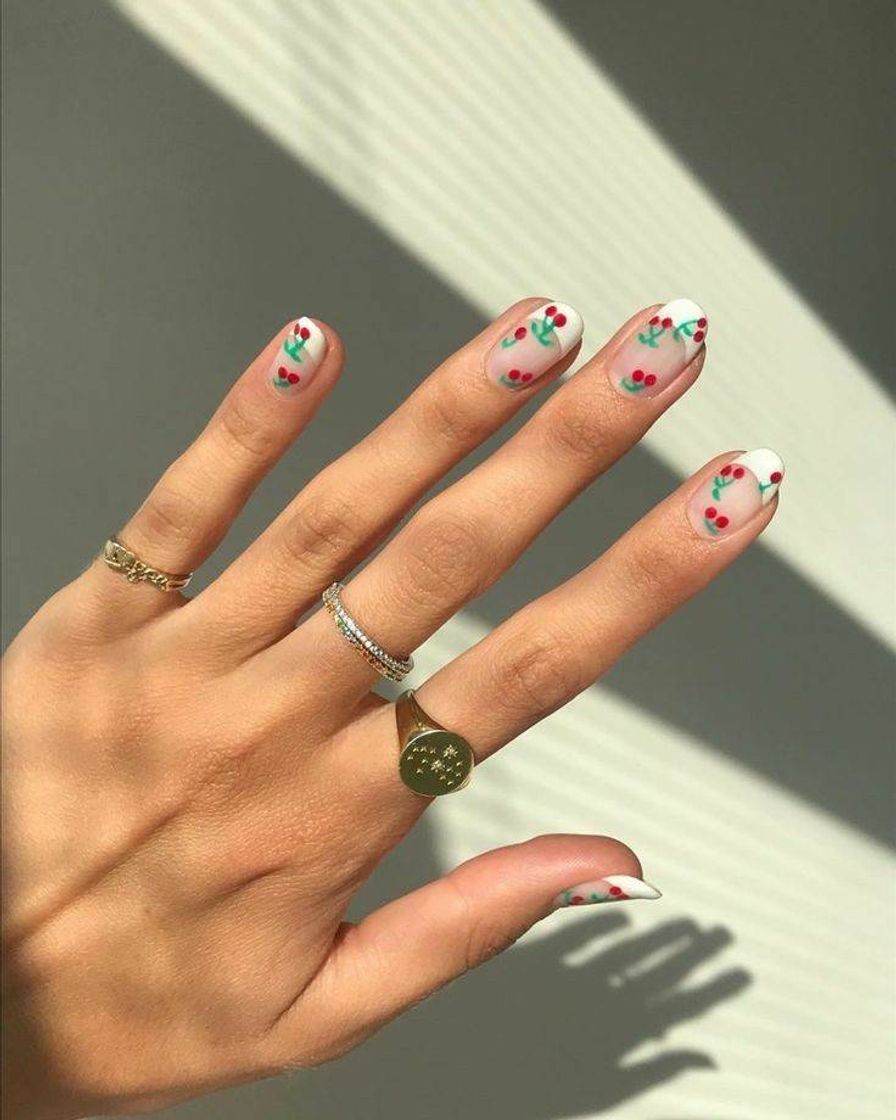 Moda cherry nail inspo