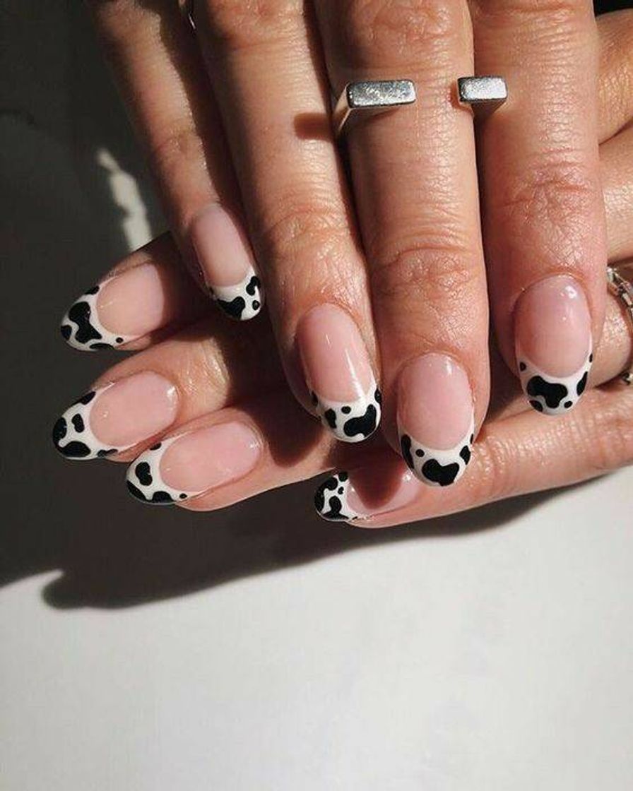 Moda cow nail inspo