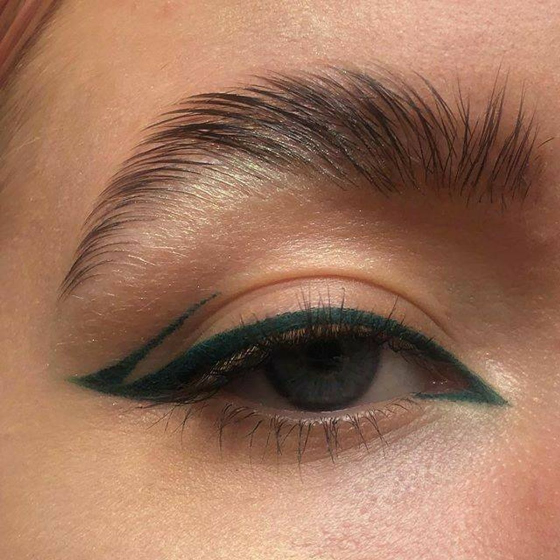 Moda green makeup inspo