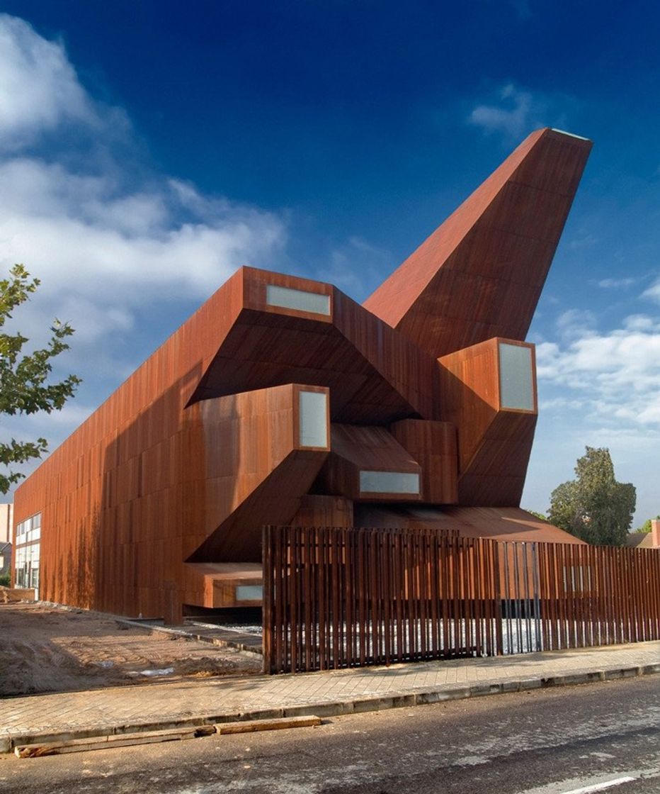 Moda Iglesia de Santa Mónica / Vicens + Ramos 