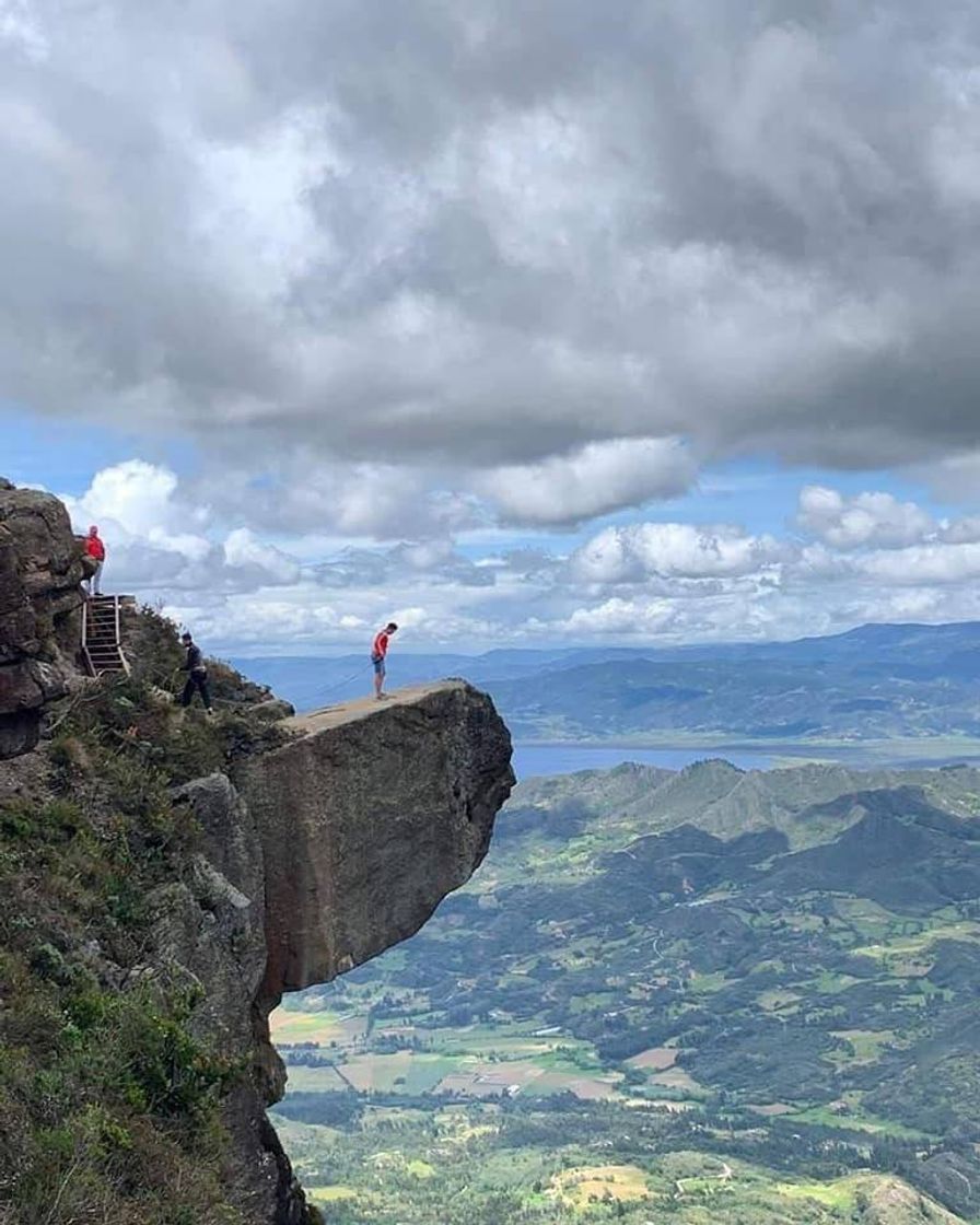 Lugar PIEDRA COLGADA