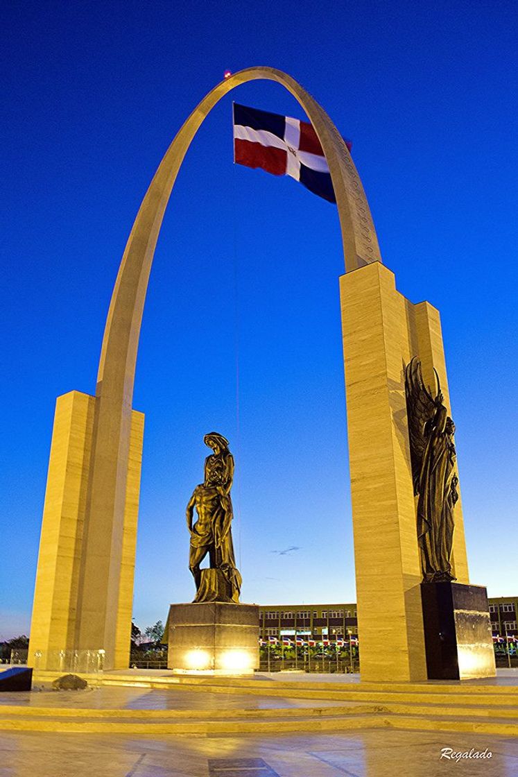 Place Plaza de la Bandera República Dominicana