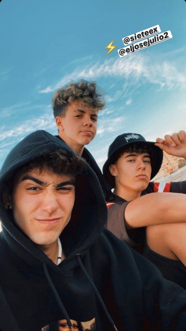 Social 👨‍👨‍👦