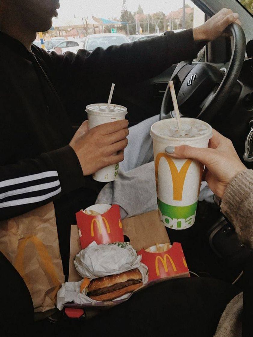 Moda McDonalds Couple