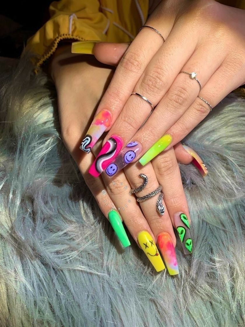 Moda Nails