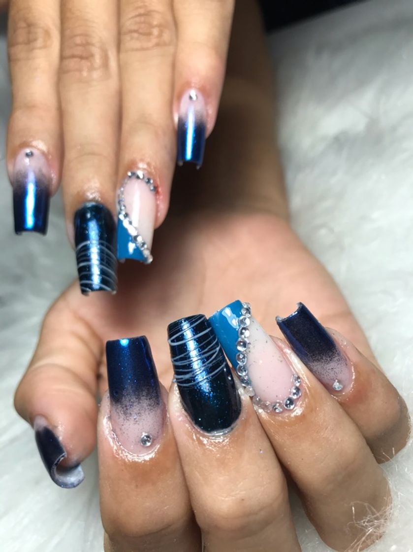 Moda Unhas com pedrinhas azul perfeito 