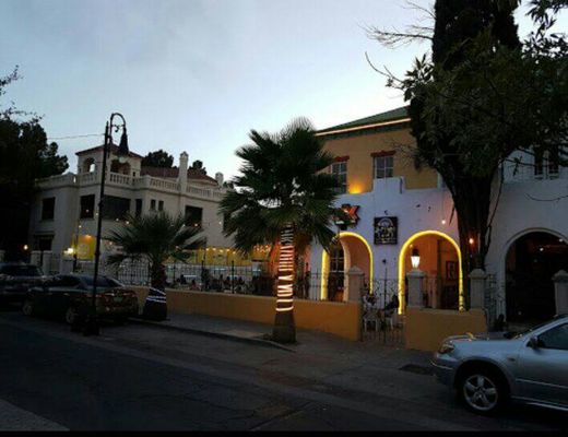 Del Paseo Cafe Restaurante Bar