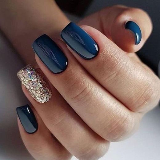 unhas em tom de azul 💙