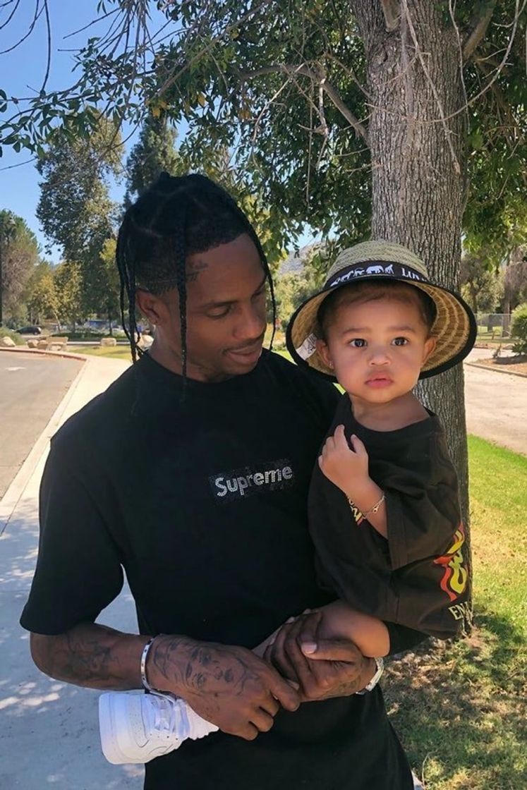 Fashion Travis and baby Stormi