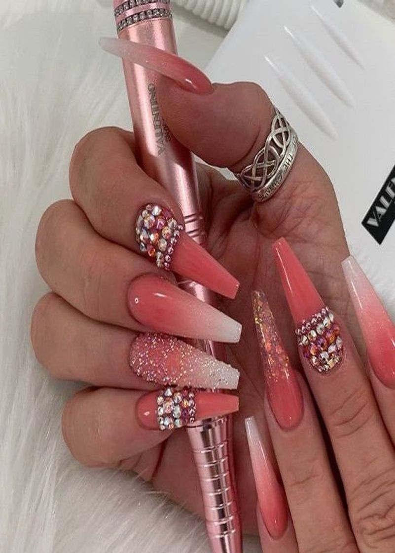 Moda Unhas com decorações exóticas 💅🏻