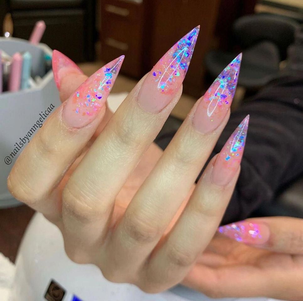 Moda Unhas com decorações exóticas coloridas💅🏻