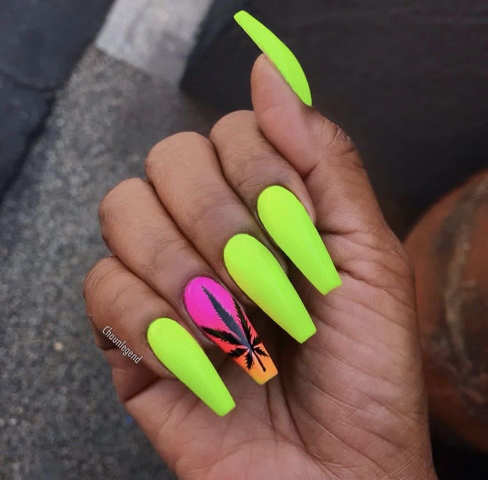 Moda Unhas decoradas exóticas  em neon💅🏻