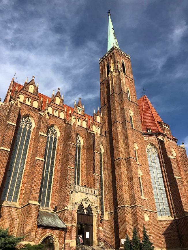 Places Collegiate Church of the Holy Cross and St. Bartholomew