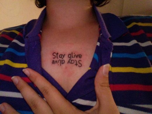 Tatuaje "Stay alive"