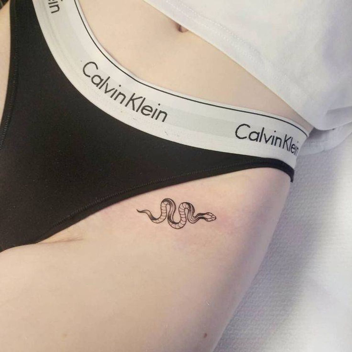 Tatuagem na virilha 