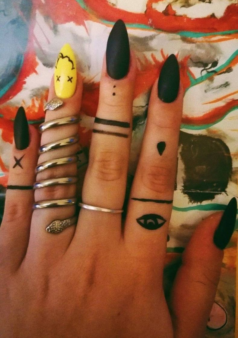 Moda Grunge nails