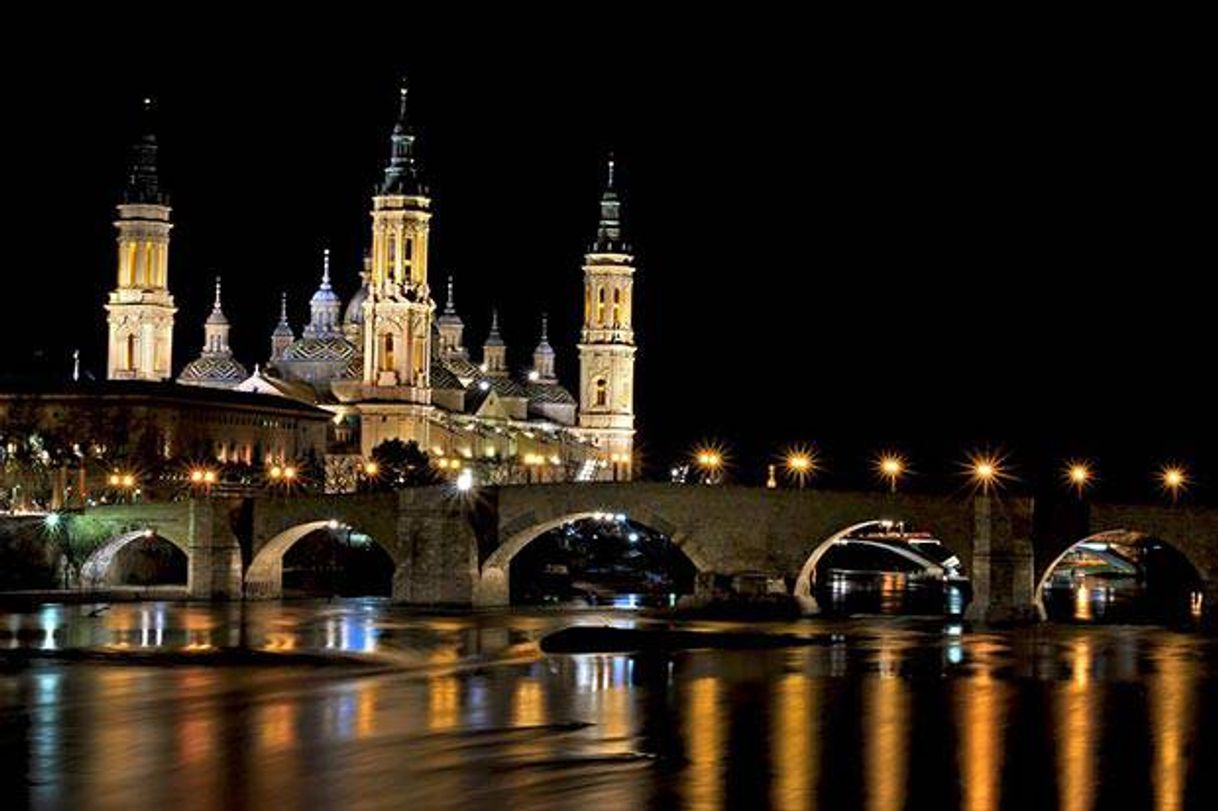 Place Basílica de Nuestra Señora del Pilar