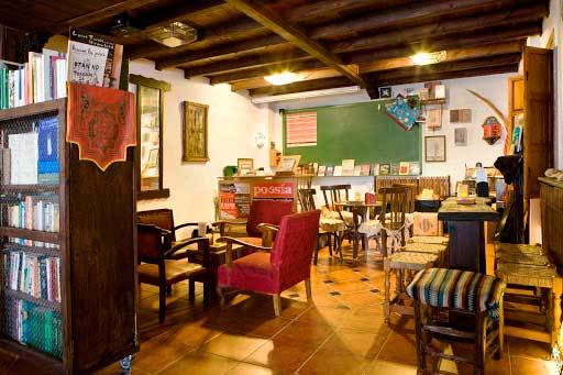 Restaurantes La Casa con Libros, taberna-tetería, alojamiento rural & BIBLIOTEQA