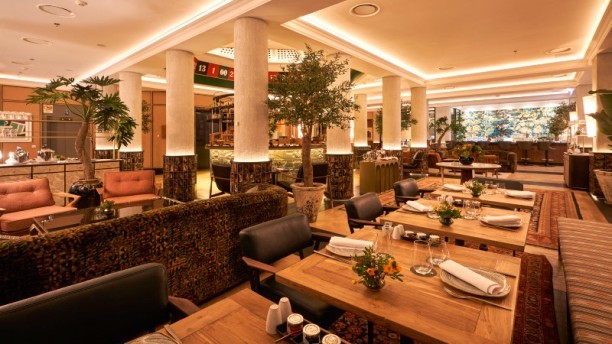 Restaurantes Versus Lively Lounge