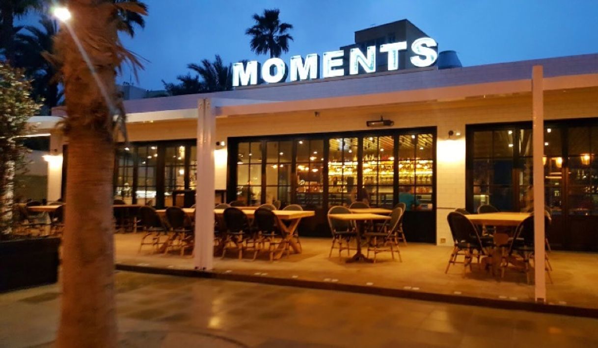 Restaurants Moments Bar