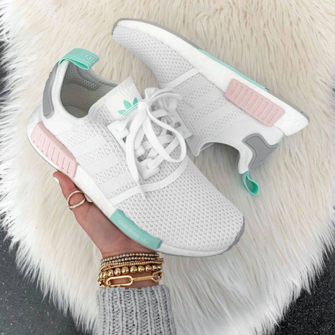 Moda Adidas Adilette Slides & NMD Sneakers