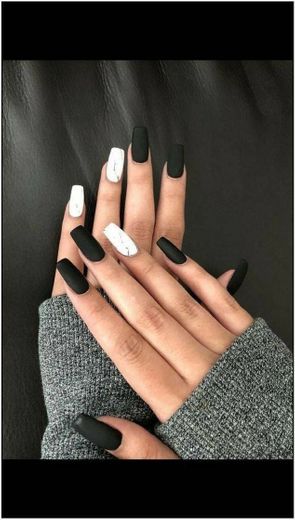 UNHAS PRETO E BRANCO 